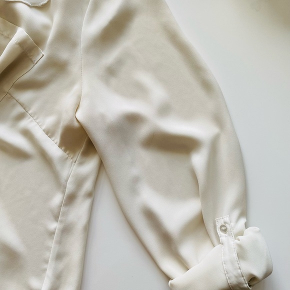 I Heart Ronson Blouse Womens Size XS Ivory Roll Tab Sleeves Flowly Lightweight - Picture 8 of 9